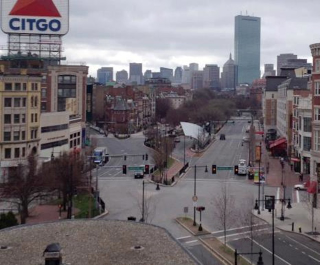 Illustration for article titled Eerie Photos Of Boston On Lockdown